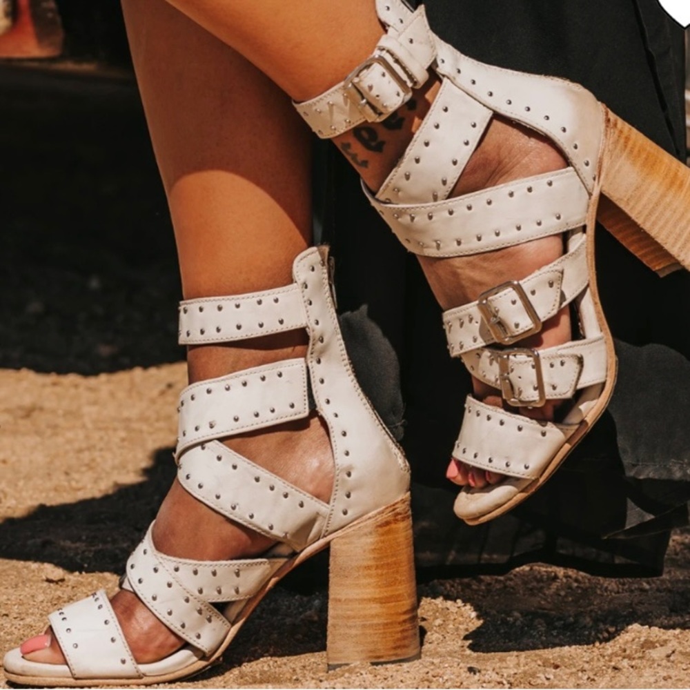 Freebird by Steven Tánica off white sandals